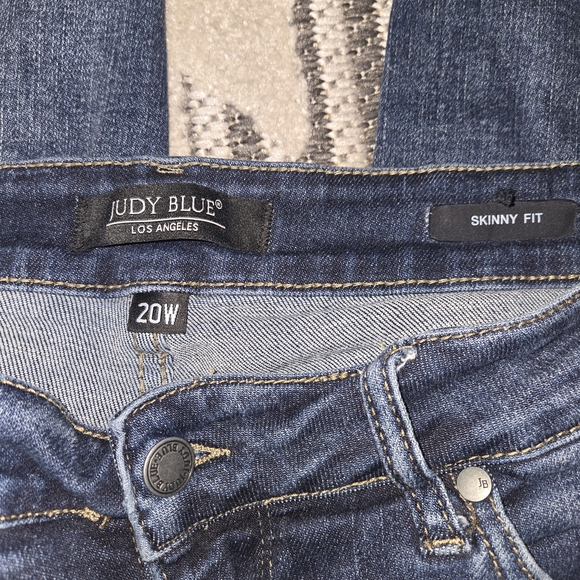72. Judy Blue Jeans - Picture 3 of 6